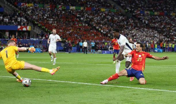 开云体育-重伤归来攻入绝杀制胜球！奥亚萨瓦尔诠释天道酬勤