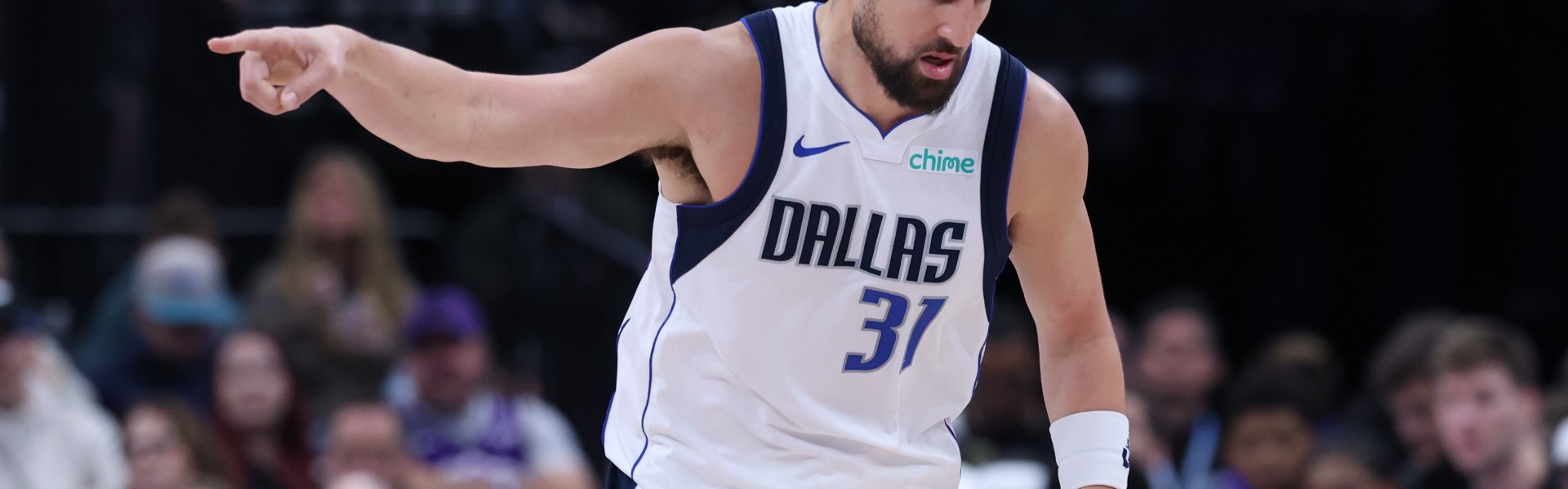 开云官网-还有这一手！克莱快攻面对防守选择脑后骚气传球 凯利轻松吃饼