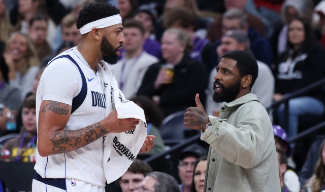 开云-唏嘘！浓眉独行侠赛季基本结束 被交易后至今仅和欧文联手过一场